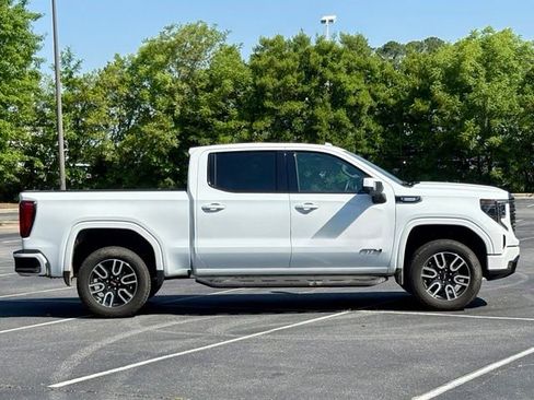 Used 2025 GMC Sierra 1500 AT4 w/ AT4 Premium Package AWD/4WD image 9