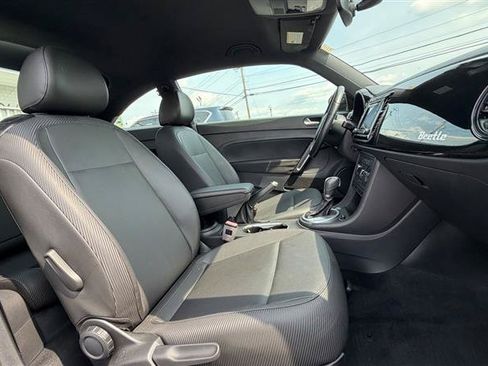 Used 2018 Volkswagen Beetle 2.0T FWD image 35