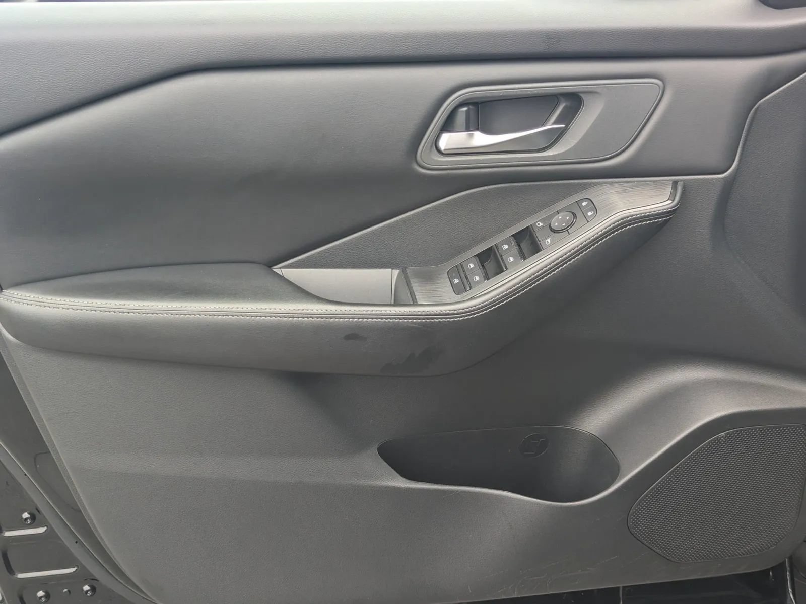Certified 2024 Nissan Rogue SV FWD image 10