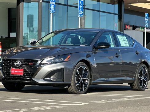 New 2025 Nissan Altima 2.5 SR w/ SR Premium Package image 8