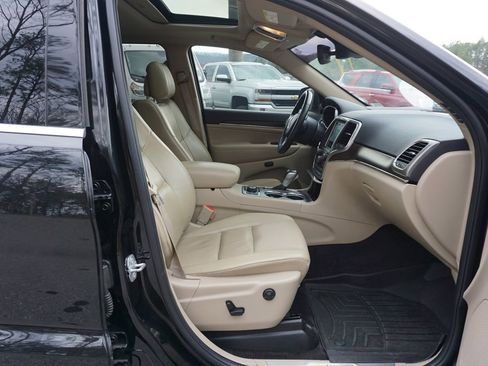 Used 2018 Jeep Grand Cherokee Limited image 17