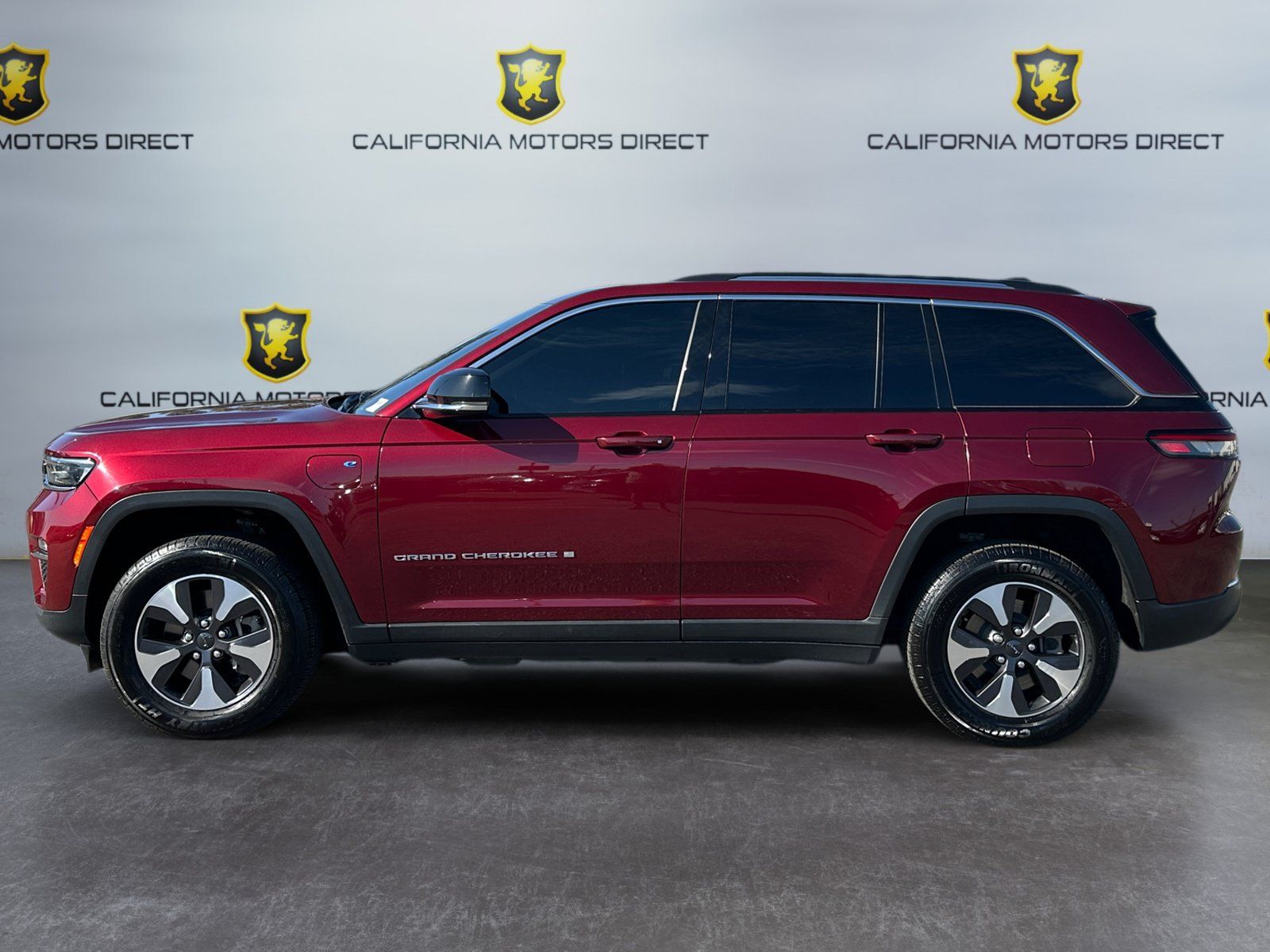 Used 2023 Jeep Grand Cherokee 4WD 4xe image 2