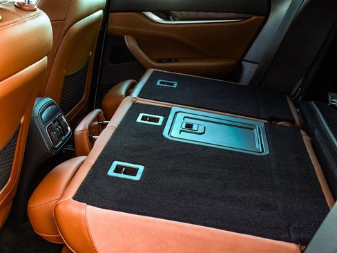 Used 2021 Maserati Levante image 36