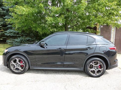 Used 2018 Alfa Romeo Stelvio Sport w/ Quick Order Package 22J Sport AWD/4WD image 6