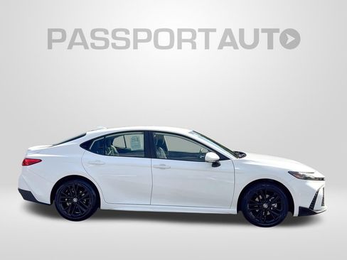 Used 2025 Toyota Camry SE w/ Convenience Package AWD/4WD image 9