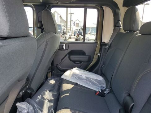 New 2025 Jeep Gladiator Sport image 13