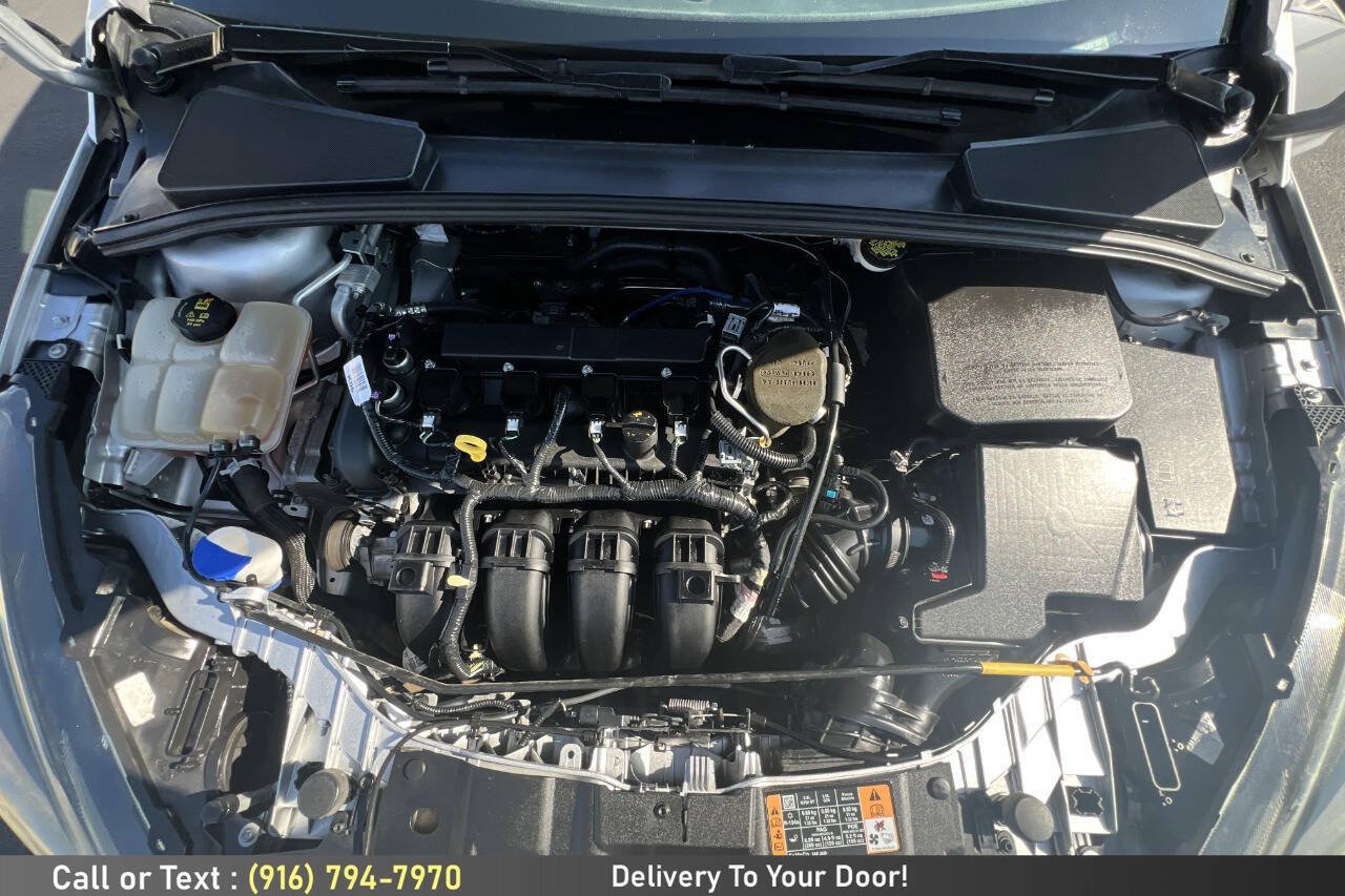 Used 2015 Ford Focus SE w/ Equipment Group 201A FWD image 12