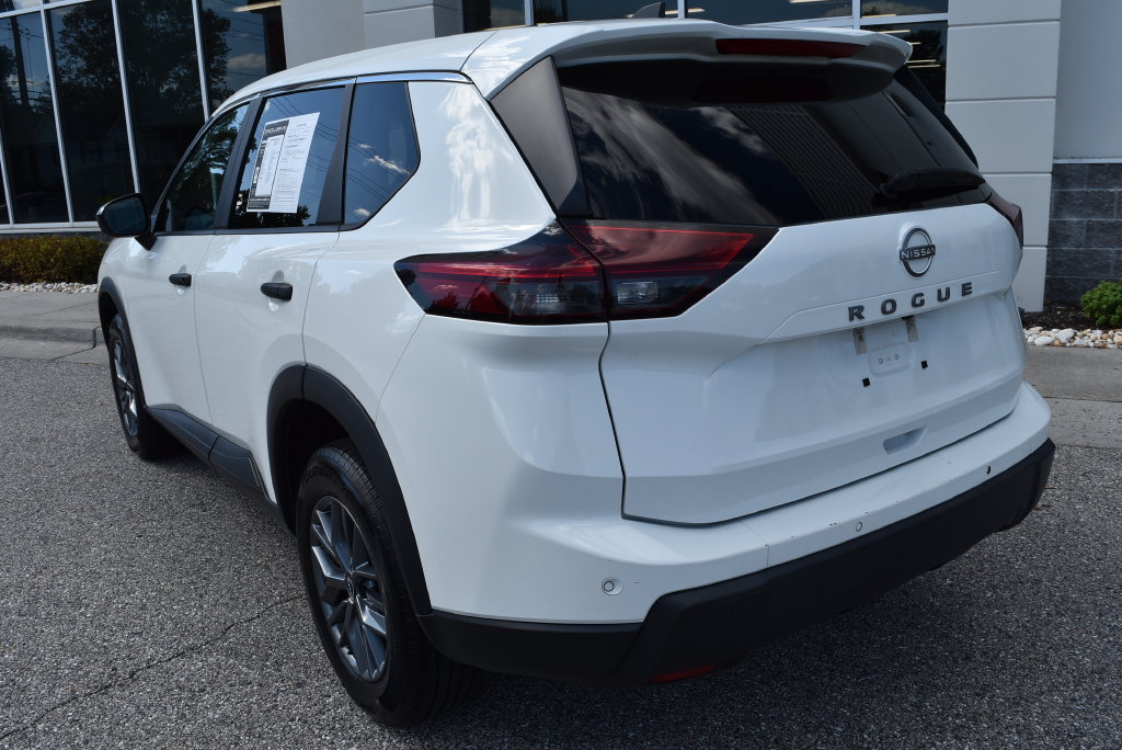 Used 2024 Nissan Rogue S FWD image 5