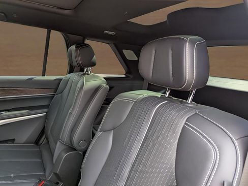 New 2026 Cadillac Vistiq Luxury AWD/4WD image 16