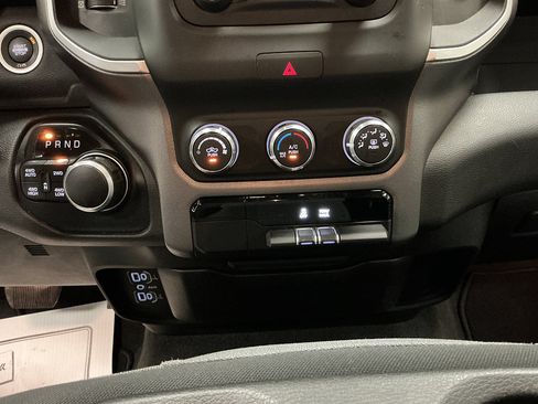 Used 2020 RAM 1500 Big Horn AWD/4WD image 16