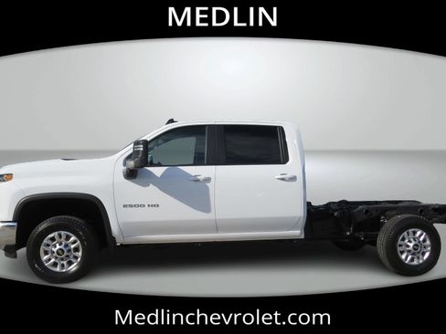 Used 2025 Chevrolet Silverado 2500 LT w/ Convenience Package image 4
