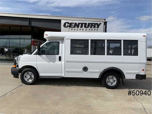 Used 2017 Chevrolet Express 3500 Cutaway Van w/ School Bus Package image 4