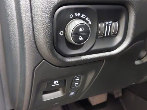 Used 2025 RAM 1500 Big Horn AWD/4WD image 31