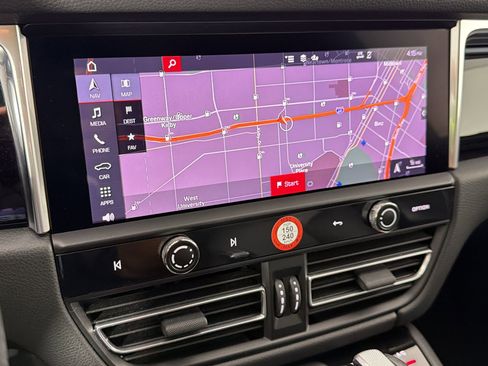 Certified 2022 Porsche Macan AWD/4WD image 24