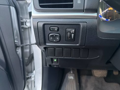 Used 2011 Lexus CT 200h Premium w/ Premium Audio Pkg image 27