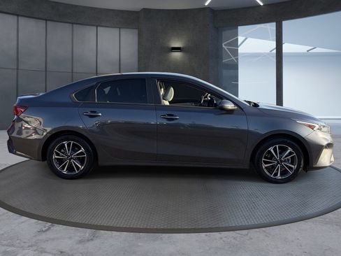 Used 2022 Kia Forte LXS FWD image 7