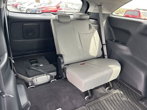 Used 2025 Toyota Sienna XLE image 20