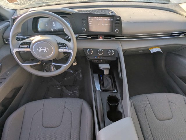Used 2026 Hyundai Elantra SE FWD image 16