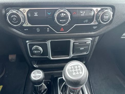 Used 2024 Jeep Wrangler Sport image 15