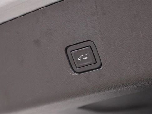 Used 2023 Chevrolet Traverse LT image 8