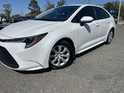 Used 2025 Toyota Corolla LE FWD image 3