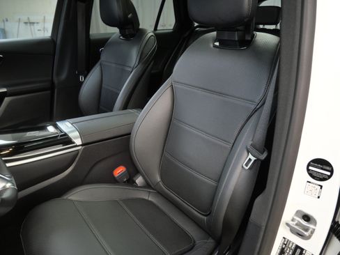 Certified 2026 Mercedes-Benz GLC 300 4MATIC image 3