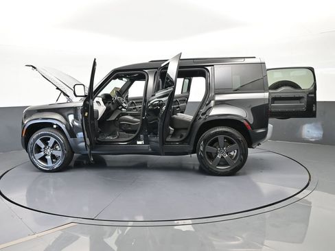Used 2025 Land Rover Defender 110 S image 87