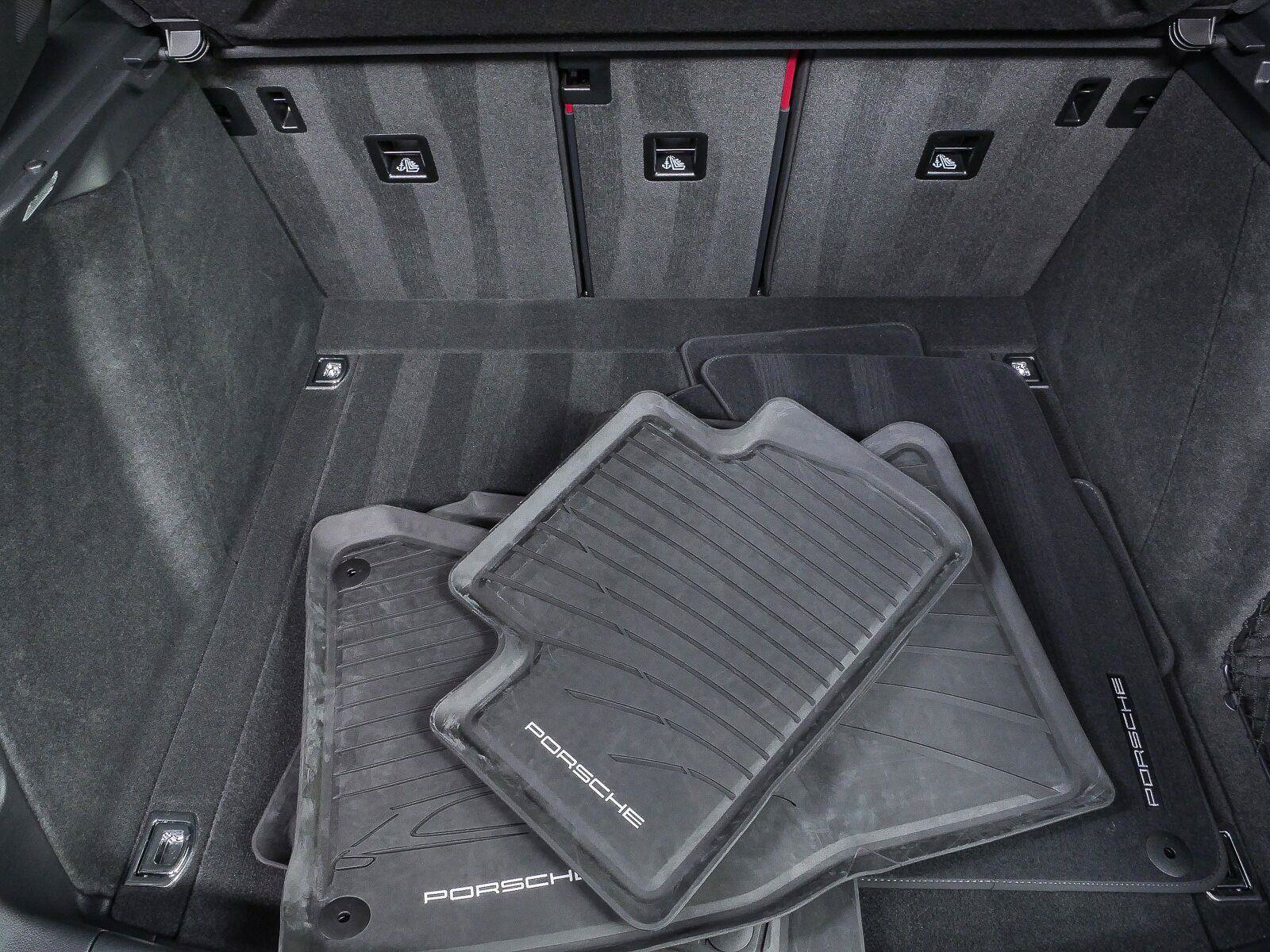 Certified 2026 Porsche Macan AWD/4WD image 29