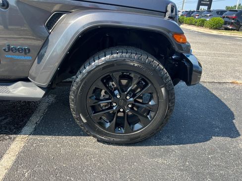 Used 2021 Jeep Wrangler Unlimited Sahara AWD/4WD image 25