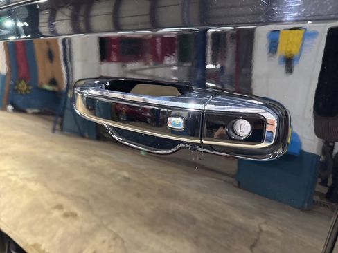 Used 2021 Chevrolet Tahoe Premier w/ Premium Package image 13