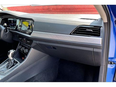 Used 2024 Volkswagen Jetta SE FWD image 17