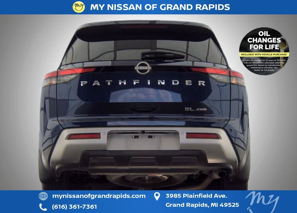Used 2025 Nissan Pathfinder SL AWD/4WD image 6