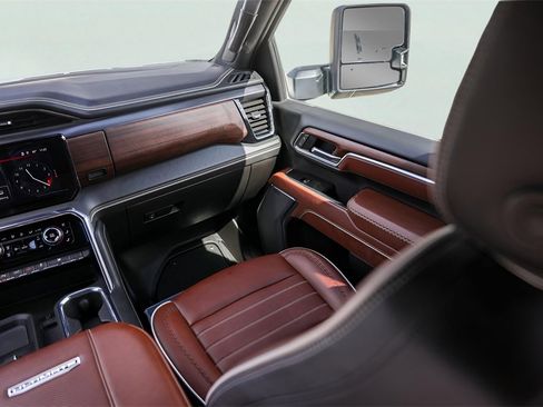 Used 2025 GMC Sierra 3500 Denali Ultimate image 30