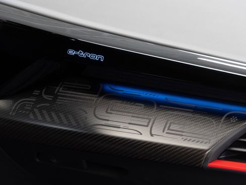 Used 2023 Audi RS e-tron GT image 35