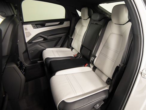 New 2026 Porsche Cayenne S image 33