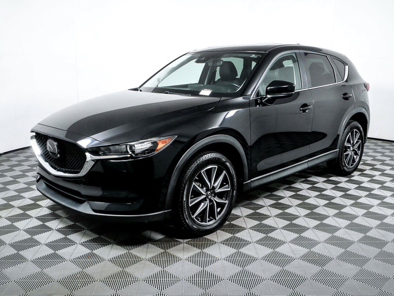 Used 2018 MAZDA CX-5 Touring w/ Preferred Equipment Package FWD image 1