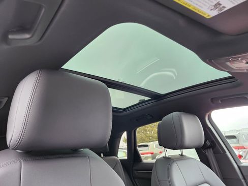 Used 2025 Audi Q3 2.0T Premium w/ Convenience Package image 12