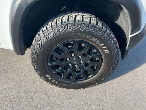 Used 2024 Chevrolet Colorado Trail Boss w/ Technology Package image 12