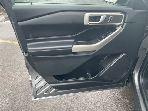 Used 2023 Ford Explorer XLT w/ Equipment Group 202A image 12