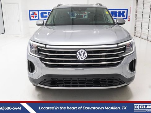 Used 2024 Volkswagen Atlas SE FWD image 2