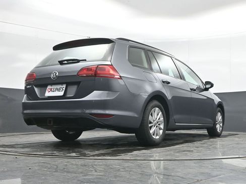 Used 2016 Volkswagen Golf S image 34