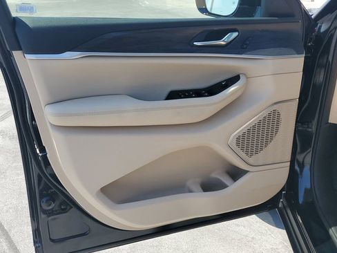 New 2025 Jeep Grand Cherokee Limited w/ Black Appearance Package image 21