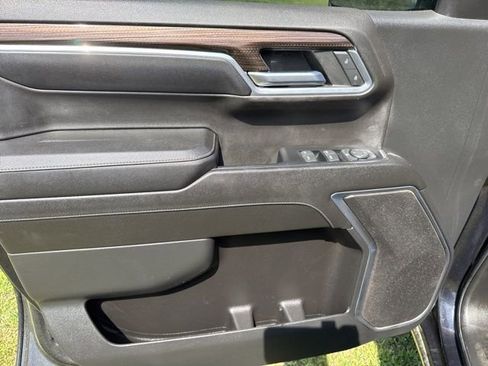 Used 2023 Chevrolet Silverado 1500 LT w/ Z71 Off-Road Package image 9