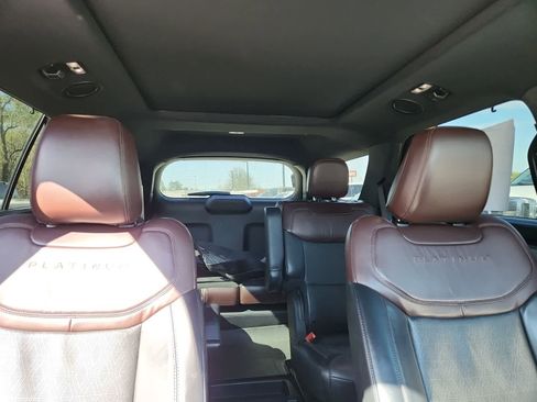 Used 2020 Ford Explorer Platinum w/ Premium Technology Package image 19