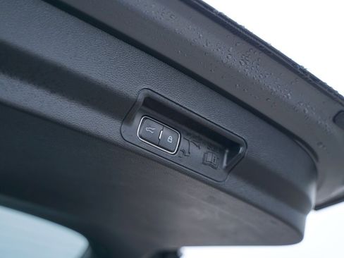 Used 2023 Ford Explorer XLT w/ Equipment Group 202A image 8