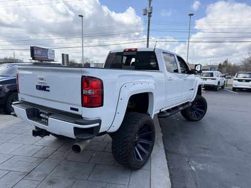 Used 2019 GMC Sierra 2500 SLT w/ All Terrain HD Package AWD/4WD image 6
