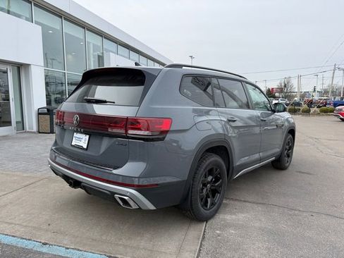 New 2026 Volkswagen Atlas Peak Edition image 6