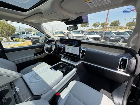 Used 2025 Ford Expedition Platinum AWD/4WD image 34