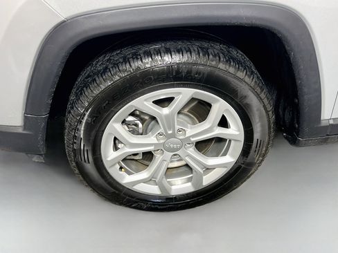 Used 2024 Jeep Compass Latitude AWD/4WD image 13