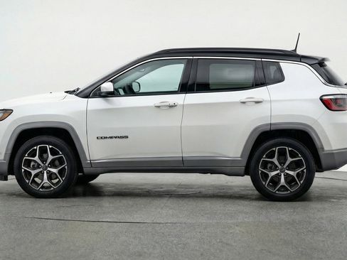 Used 2025 Jeep Compass Limited image 5
